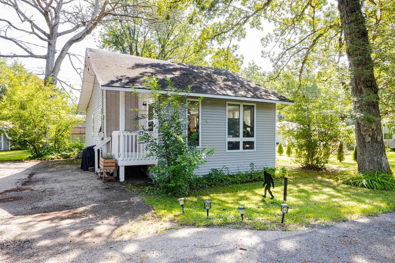 N1196 Birch Dr, Bloomfield, WI 53128