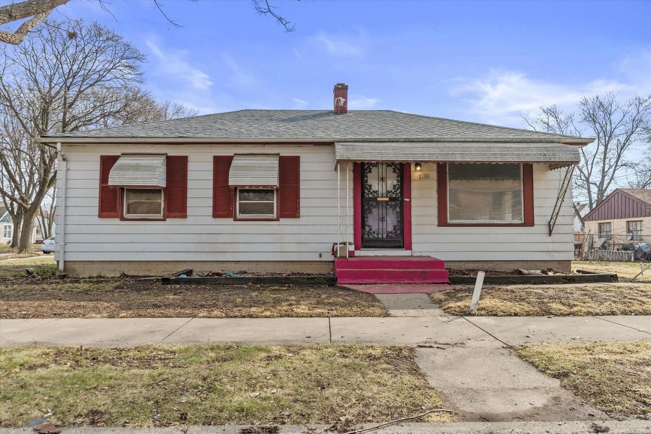 2101 W Fairmount Ave, Milwaukee, WI 53209