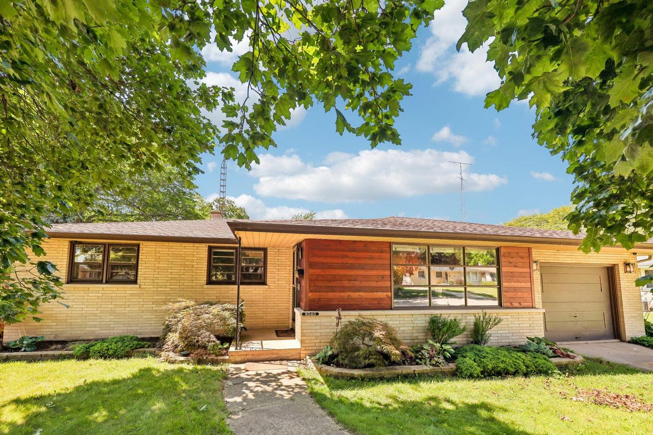 8040 19th Ave, Kenosha, WI 53143
