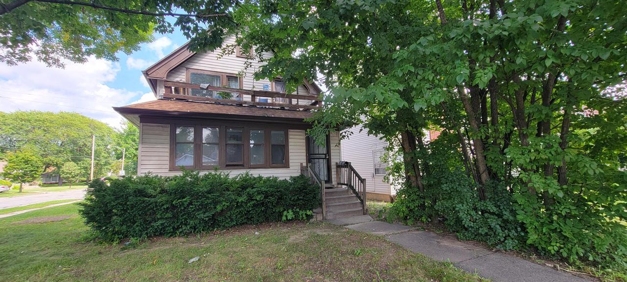 4572 W Fond Du Lac Ave, Milwaukee, WI 53216