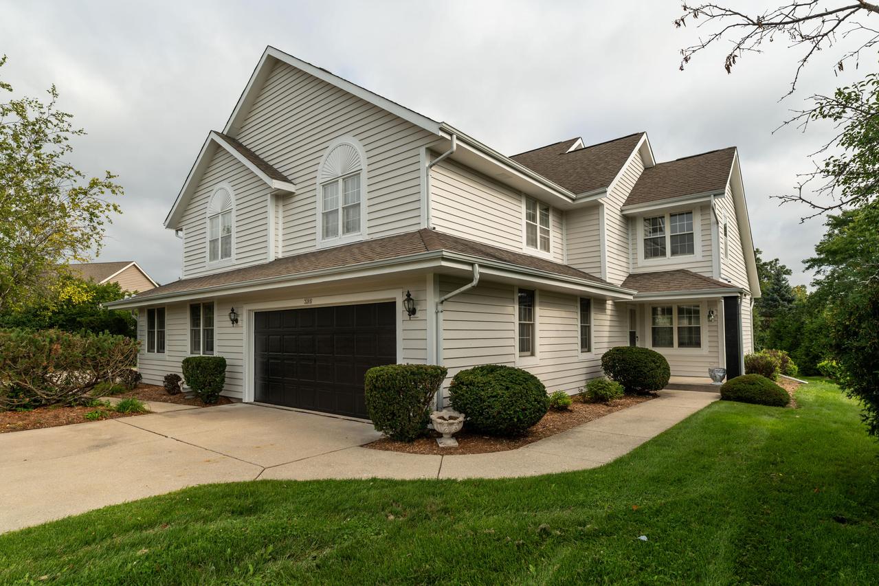 3207 S Ridge Crest Ct #3205, New Berlin, WI 53151
