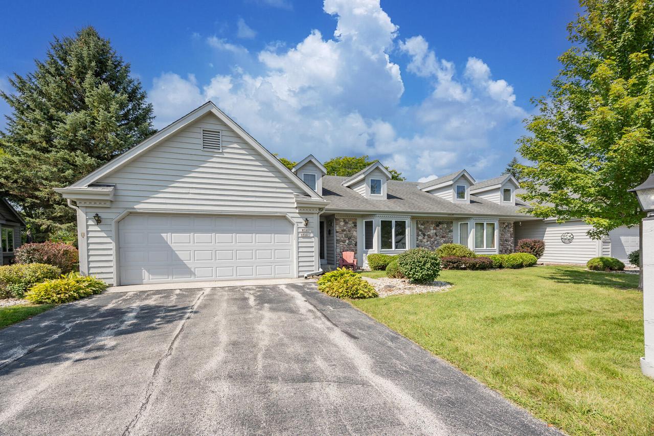 W180N9841 Riversbend Cir, Germantown, WI 53022