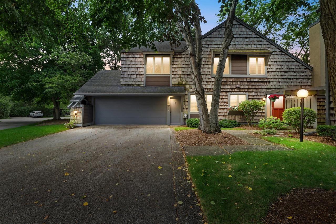 92 Woodfield Ct, Wind Point, WI 53402