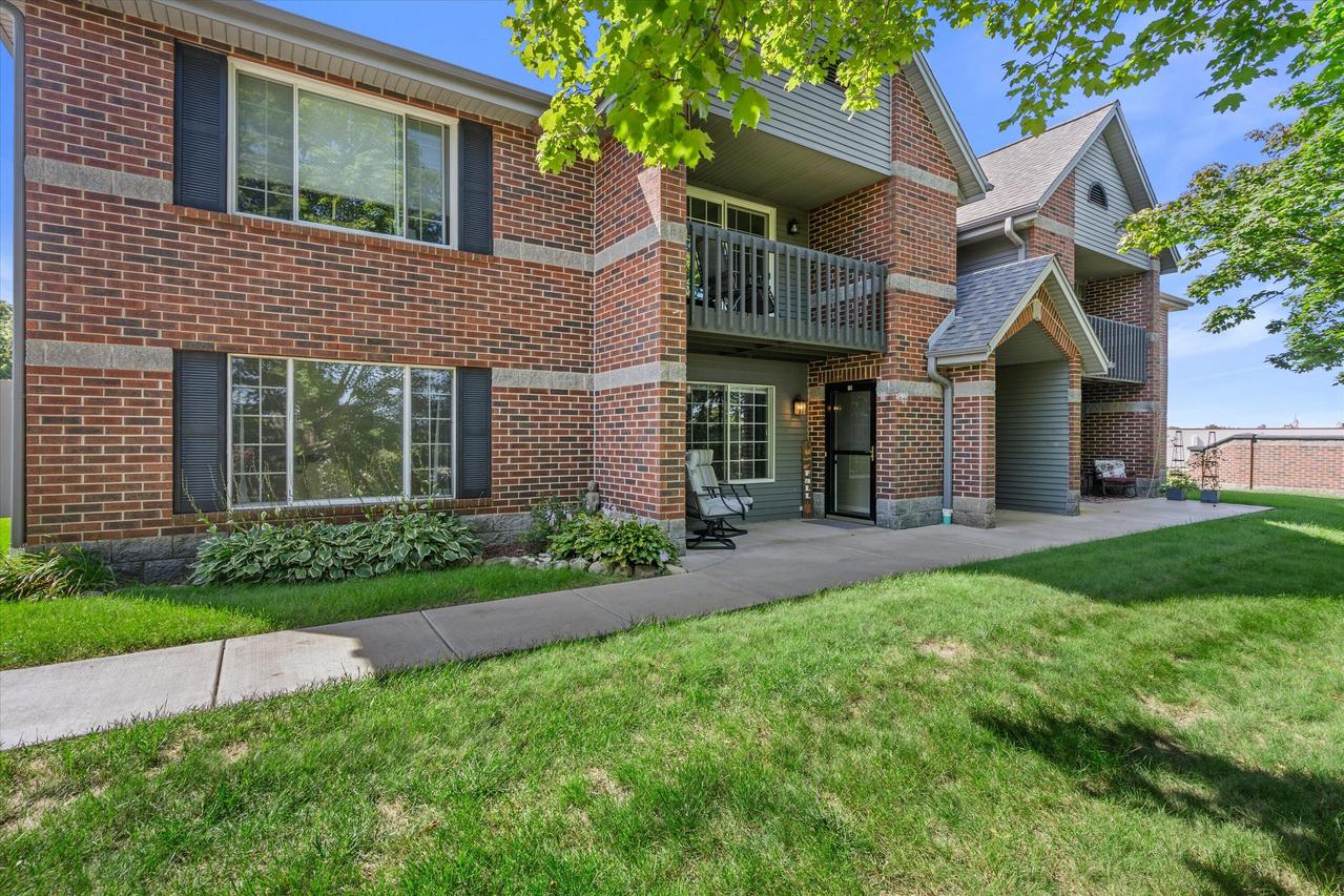 S75W16788 Jacob Ct #16, Muskego, WI 53150