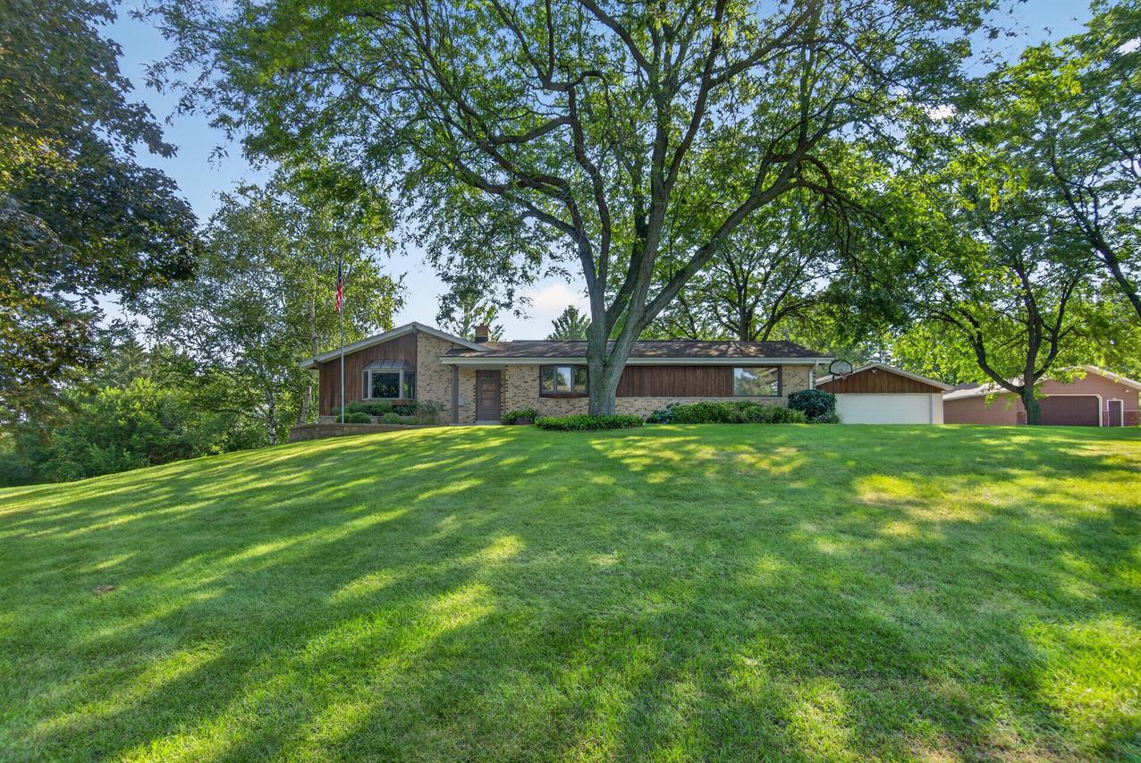 4092 Mary Ln, Jackson, WI 53012