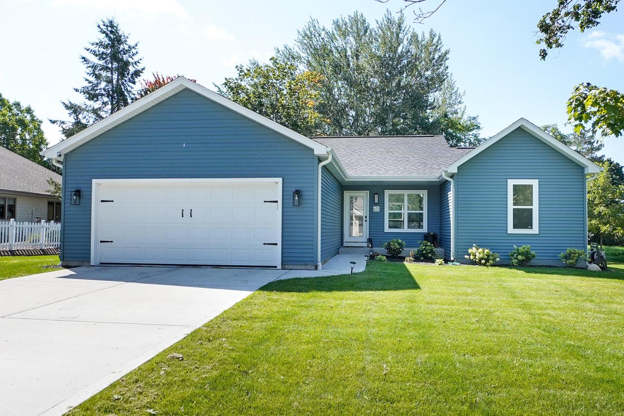 623 W Prospect St, Hartford, WI 53027