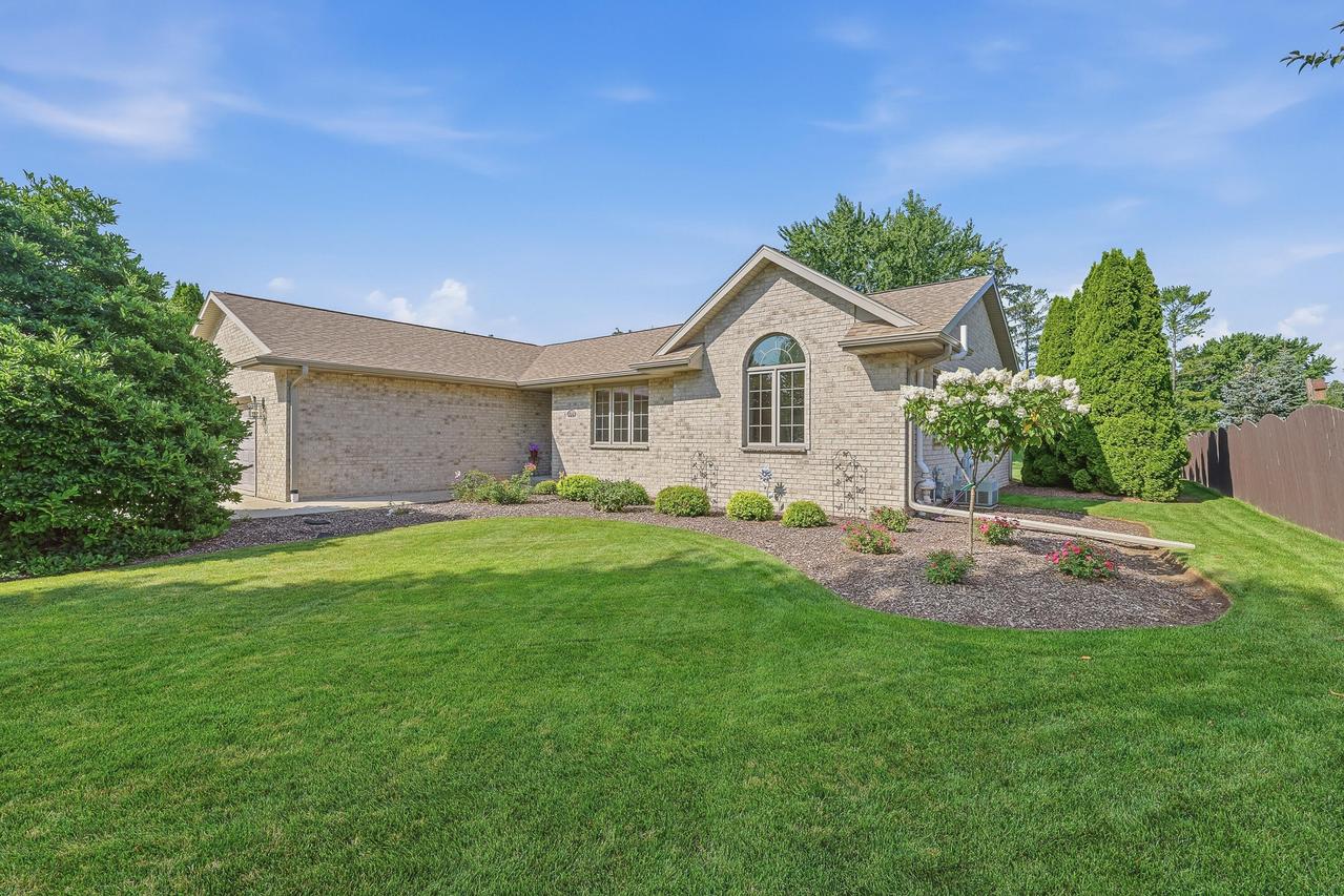 5004 White Fox Dr, Sheboygan, WI 53081