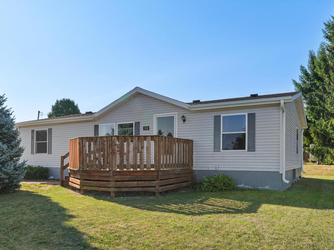 304 Park Ln, Mishicot, WI 54228