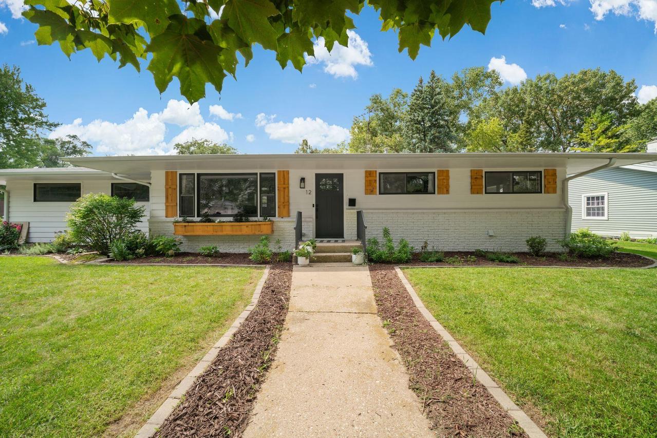 12 S Ridgway St, Elkhorn, WI 53121