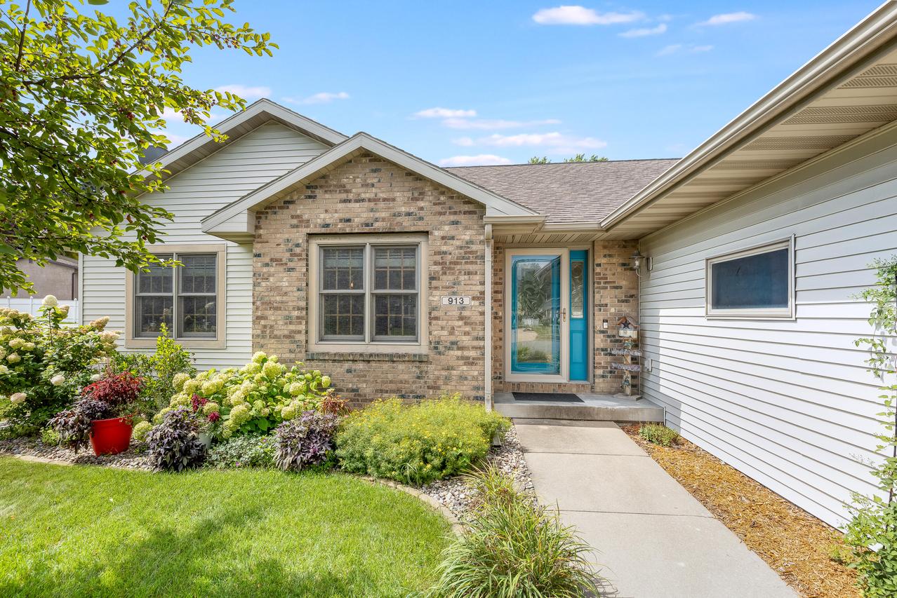 913 Oak Ave, Onalaska, WI 54650