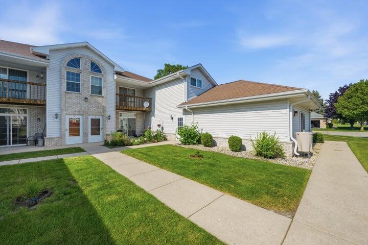 6105 S Creekside Dr #7, Cudahy, WI 53110