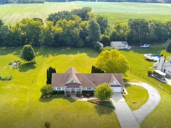 8651 Fieldstone Ct, Burlington, WI 53105