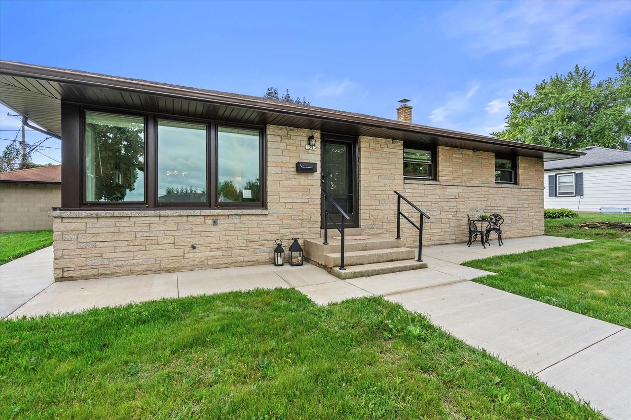3553 E Bottsford Ave, Cudahy, WI 53110