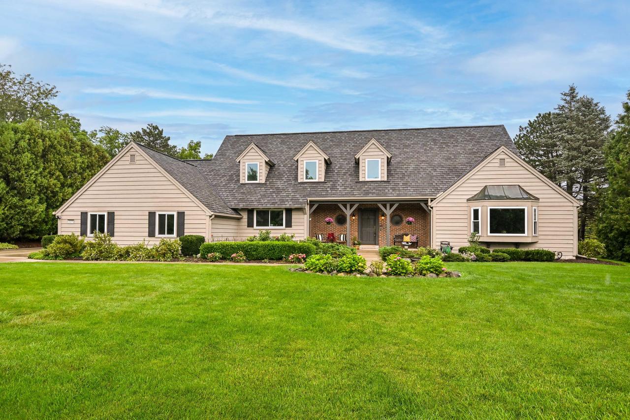 10270 N Range Line Ct, Mequon, WI 53092