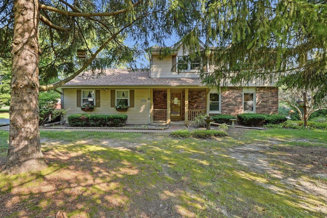 S69W32666 Westgate Dr, Mukwonago, WI 53149