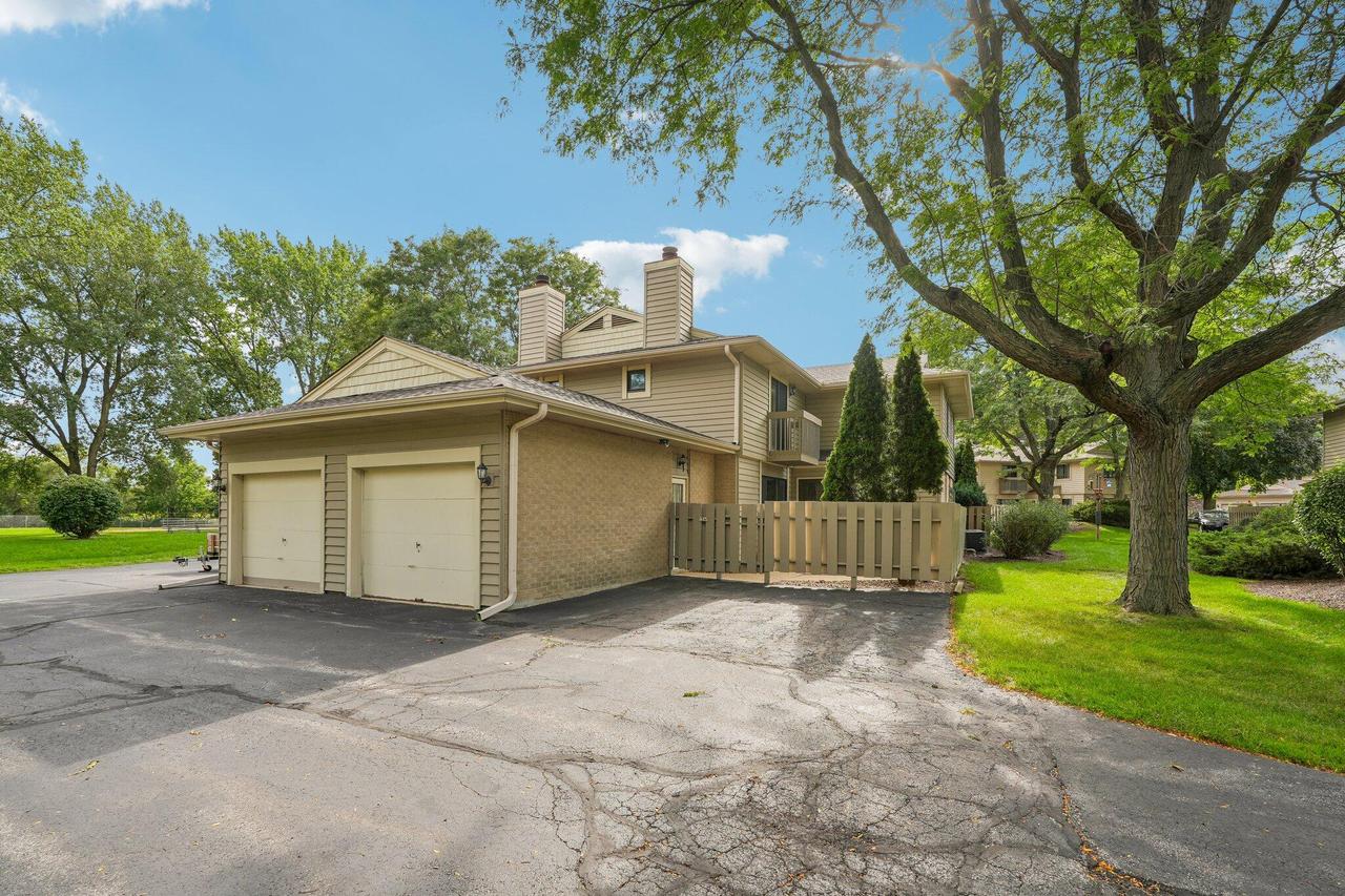 1745 S Carriage Ln, New Berlin, WI 53151