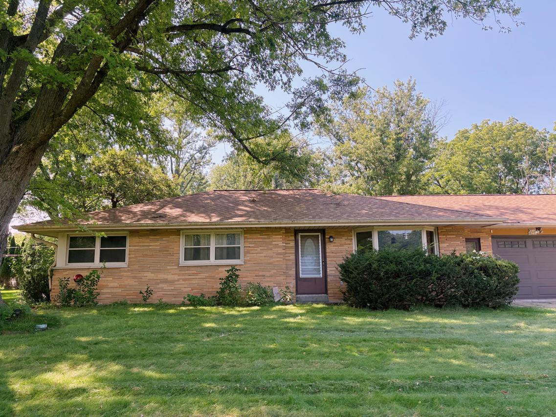W222N8351 Plainview Pkwy, Lisbon, WI 53089