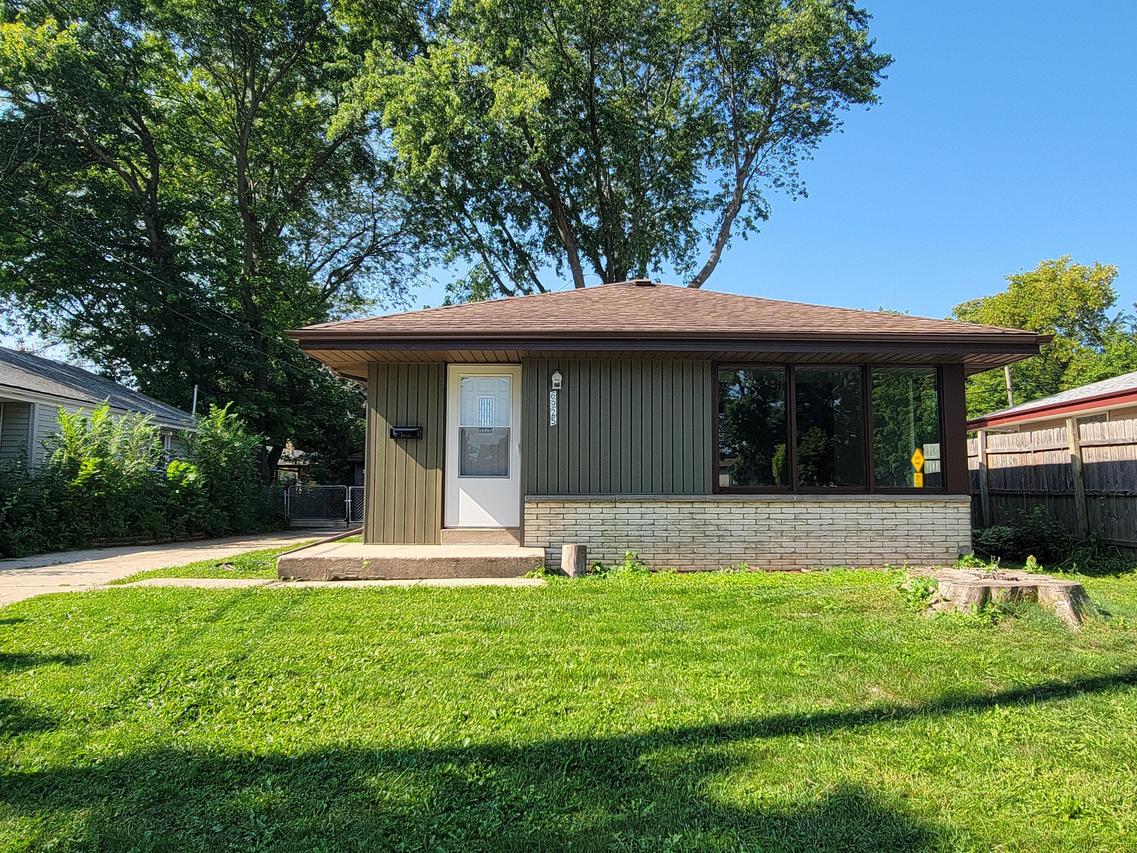 6925 N Darien St, Milwaukee, WI 53209