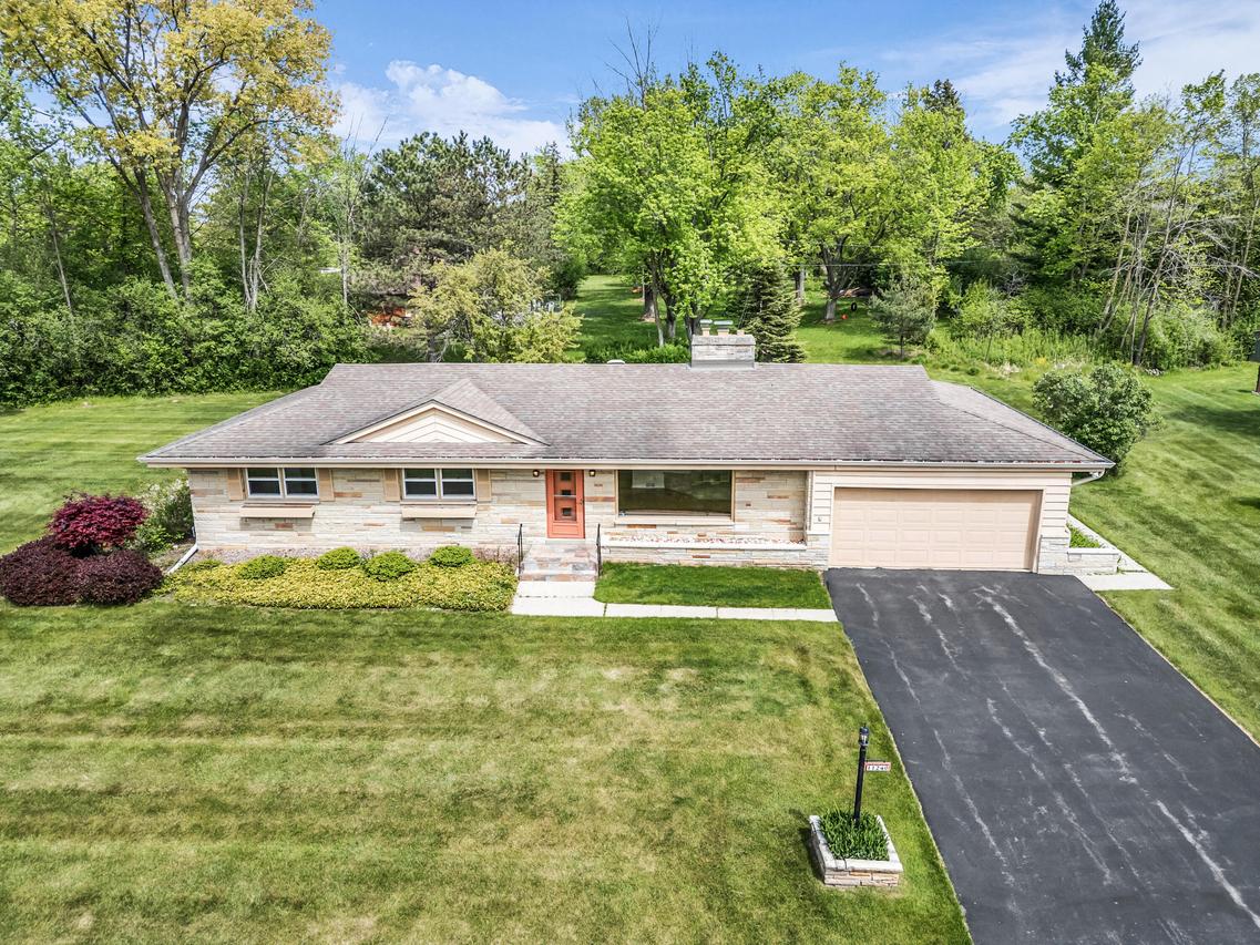 11240 N Valley Dr, Mequon, WI 53092