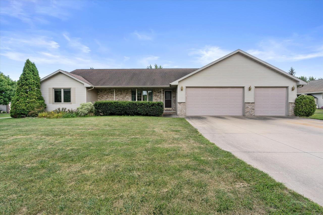 W2419 Falcon Ct, Buchanan, WI 54915