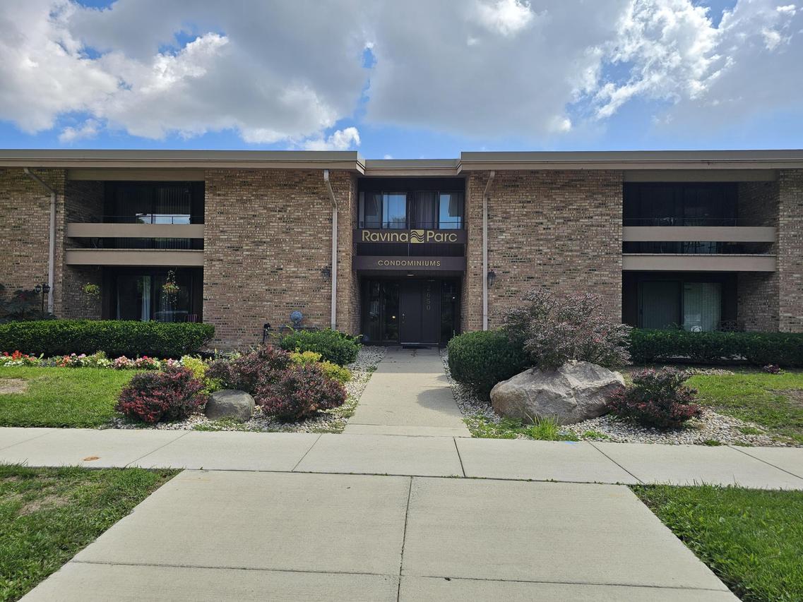 2650 S 60th St #11, Milwaukee, WI 53219