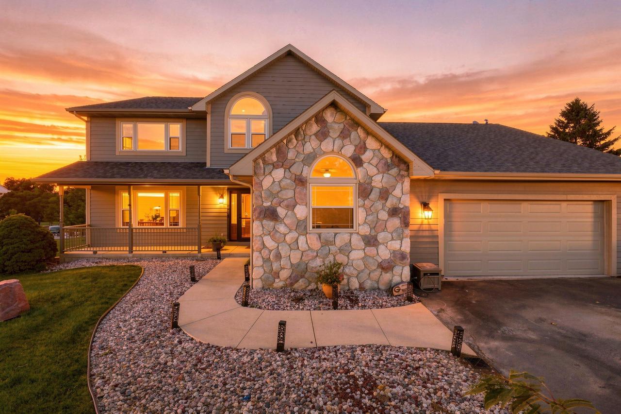 W4604 Pebble Dr, Lafayette, WI 53121