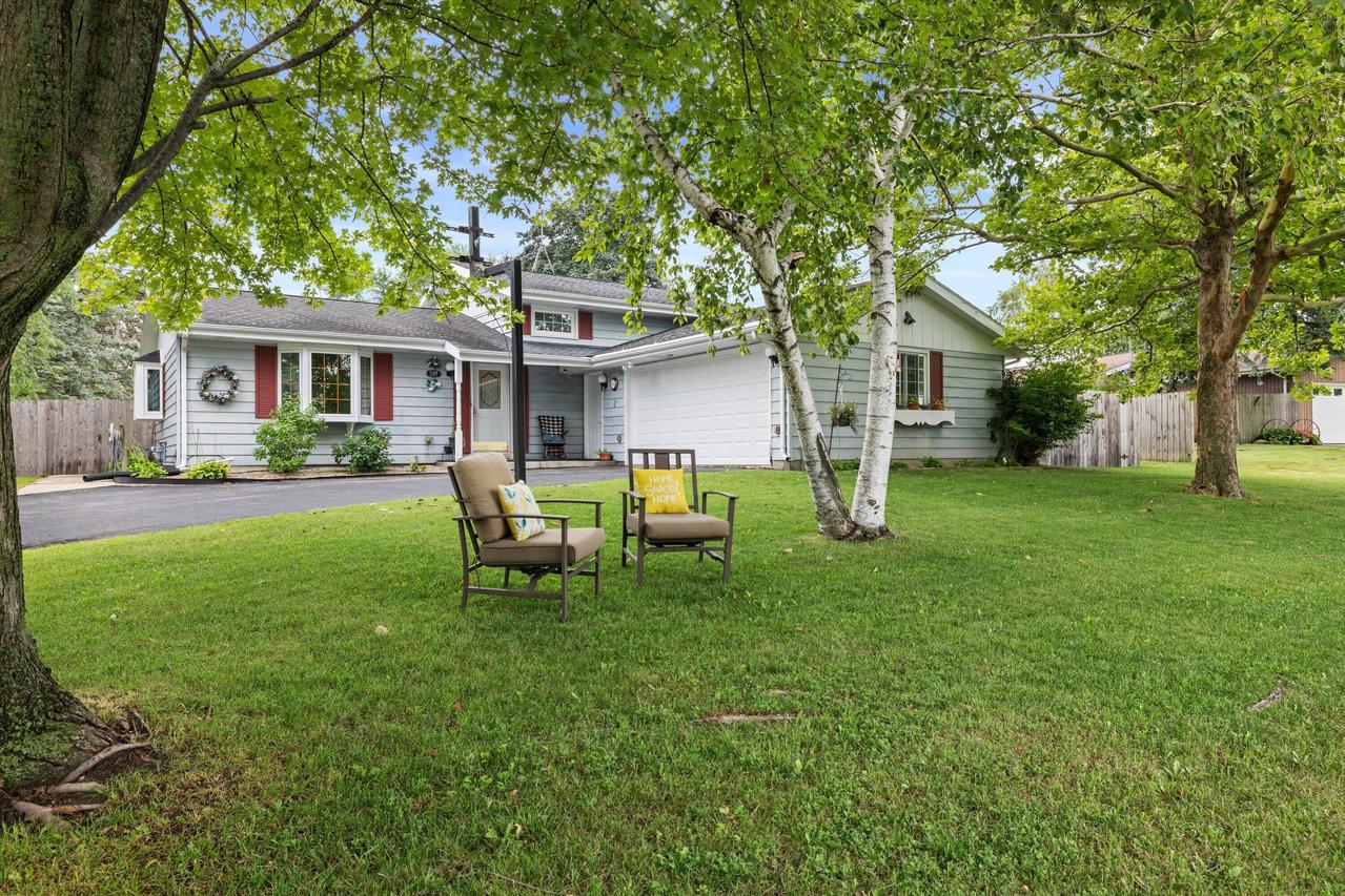 1129 Bluebird Ln, Union Grove, WI 53182