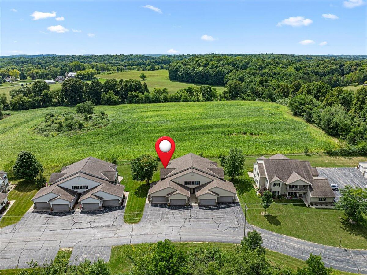 961 Spring Ct, Newburg, WI 53095