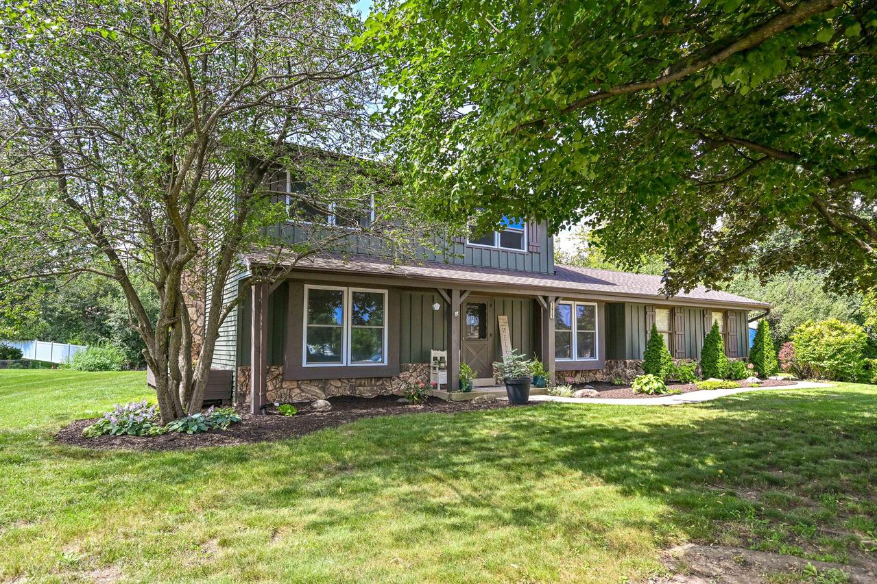 7613 S 83rd St, Franklin, WI 53132