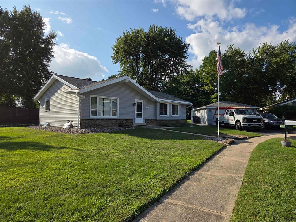 1544 Riverdale Dr, Oconomowoc, WI 53066