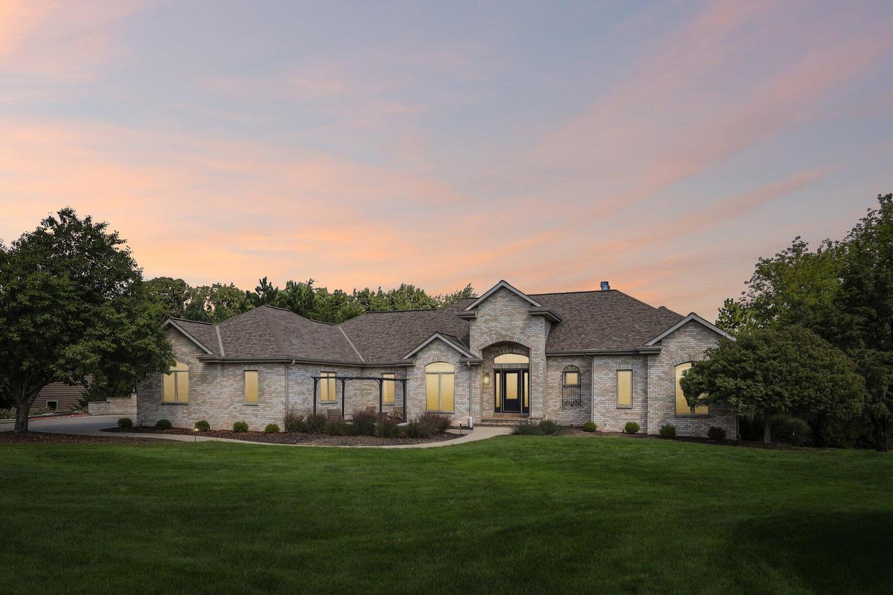 194 Crooked Stick Pass, North Prairie, WI 53153