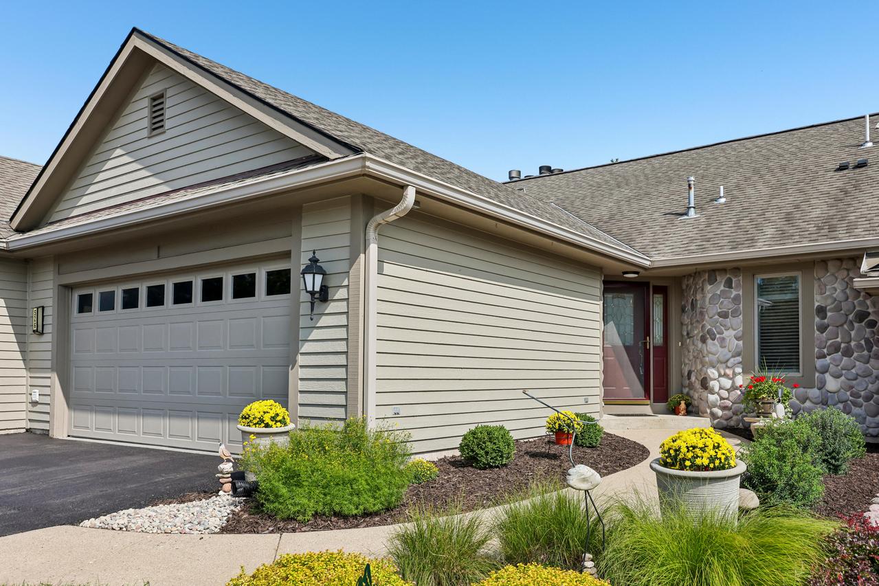 526 Oak Ridge, Hartland, WI 53029