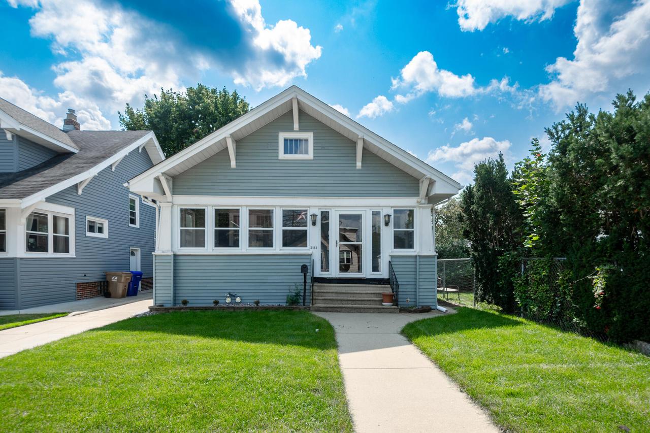 2111 74th St, Kenosha, WI 53143