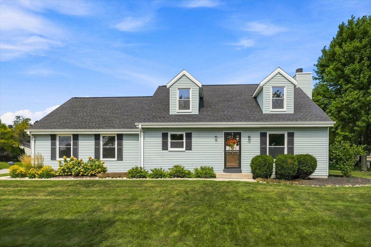 540 W Norport Dr, Port Washington, WI 53074
