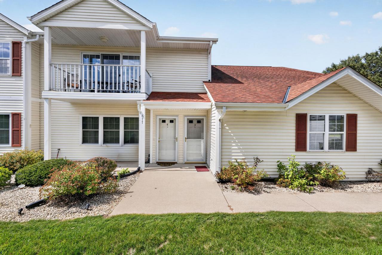677 Wood River #3, West Bend, WI 53095