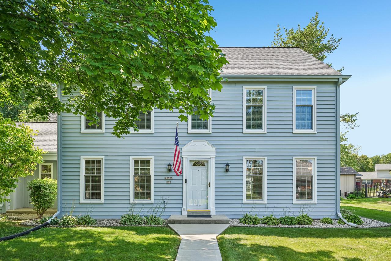 12525 N Woodland Dr, Mequon, WI 53092