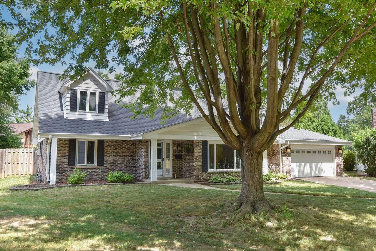 2805 S 83rd St, West Allis, WI 53219