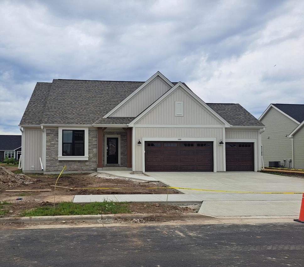 1267 Wild Rye Ln, Oconomowoc, WI 53066