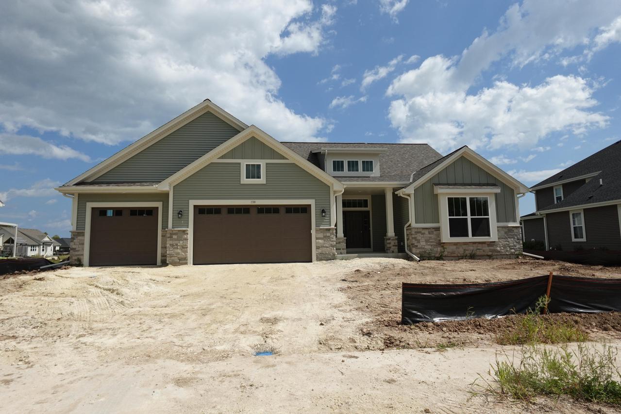 708 N Sparrow Way, Grafton, WI 53024