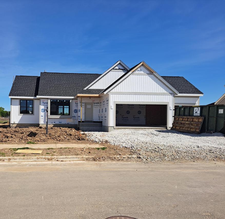 1260 Wild Rye Ln, Oconomowoc, WI 53066