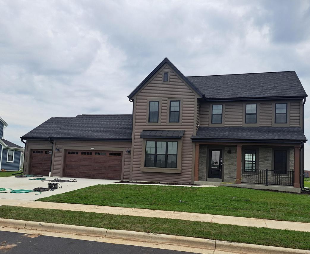 1733 Hammock Ln, Oconomowoc, WI 53066