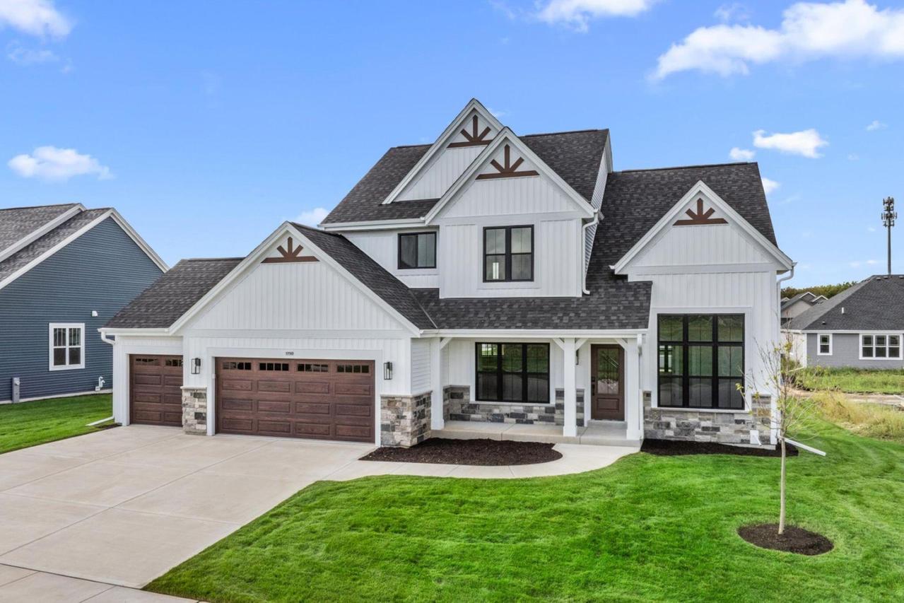1750 Whalen Dr, Oconomowoc, WI 53066