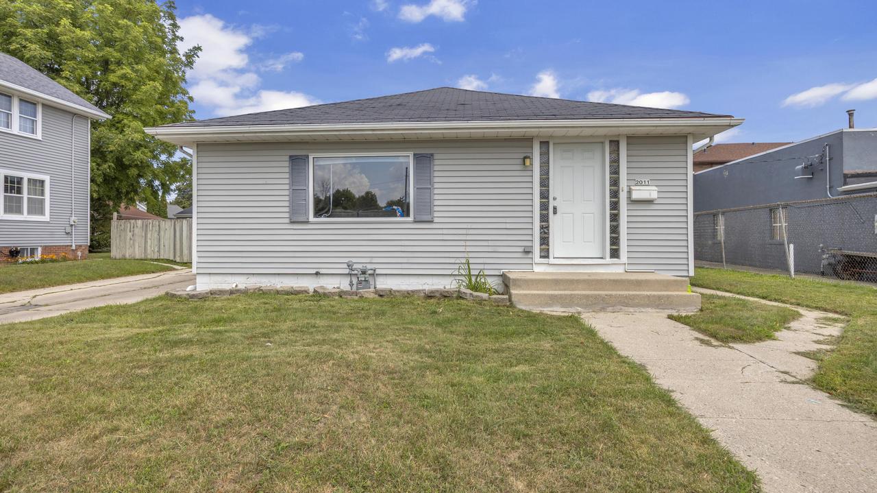 2011 S 16th St, Sheboygan, WI 53081