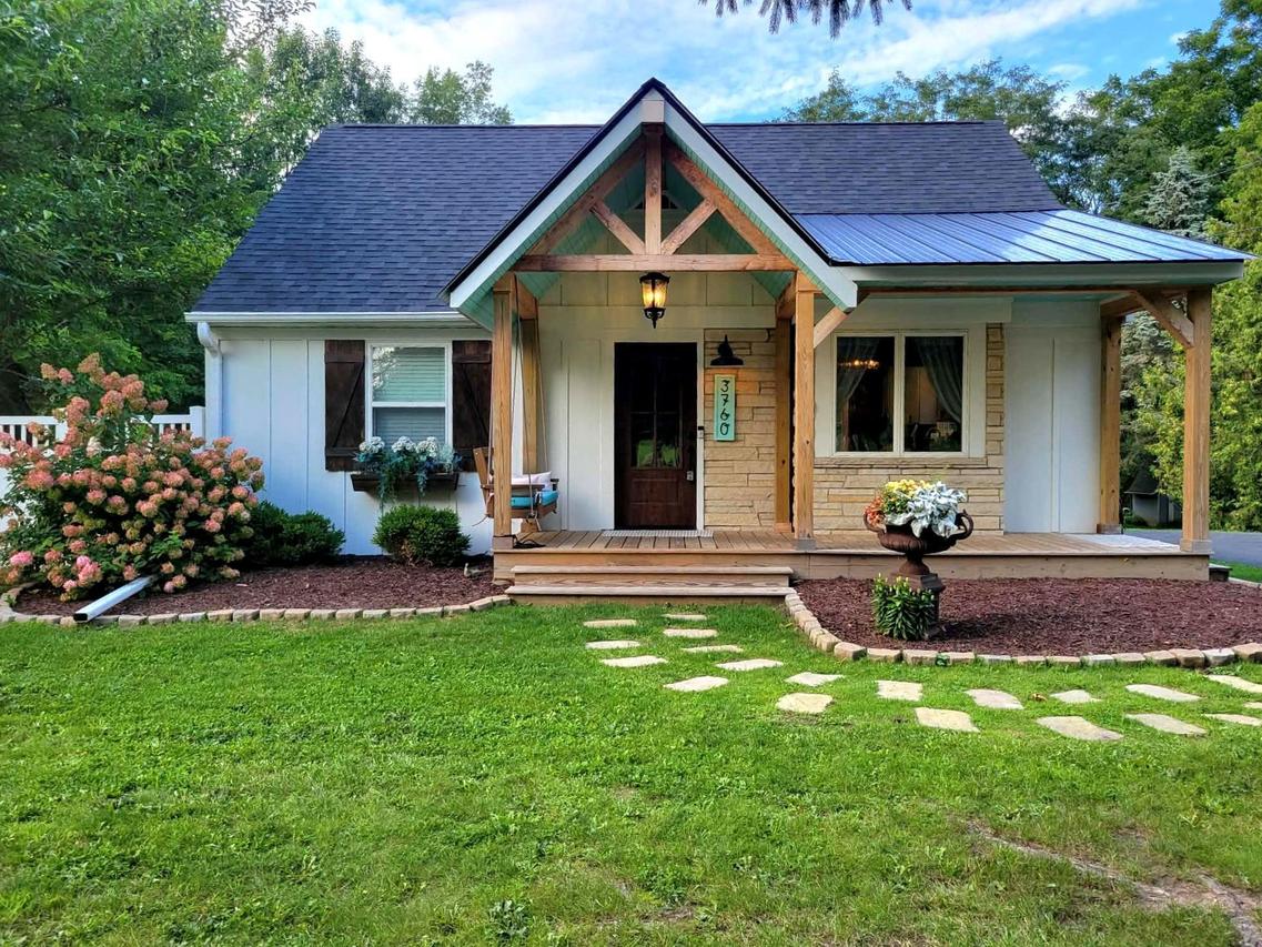 3760 Hubertus Rd, Richfield, WI 53033