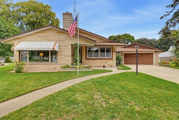 542 E Van Beck Ave, Milwaukee, WI 53207