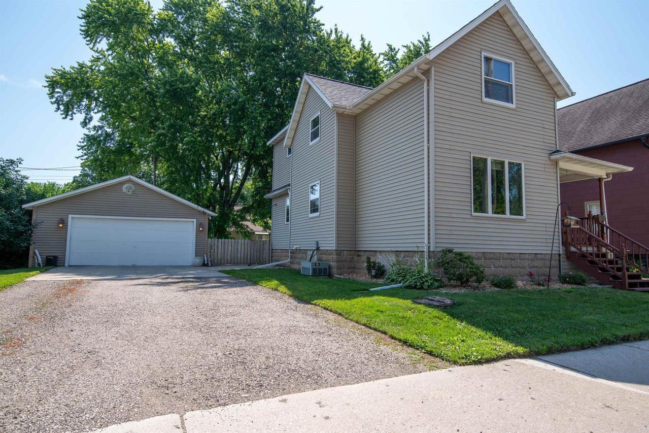 27 N Hickory St, Fond Du Lac, WI 54935