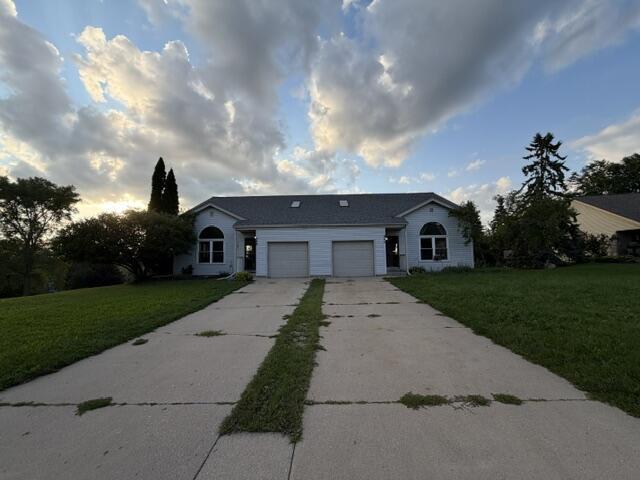 885 S Imperial Dr #889, Hartland, WI 53029