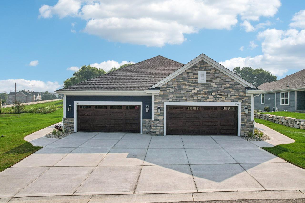 2127 Bluestem Dr #0101, Waukesha, WI 53188