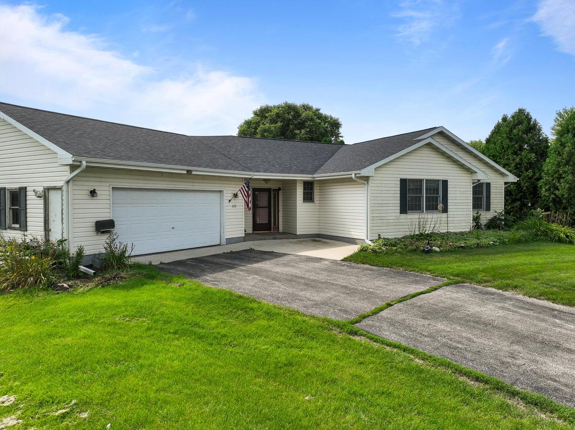 320 Arbor Ridge, Delavan, WI 53115