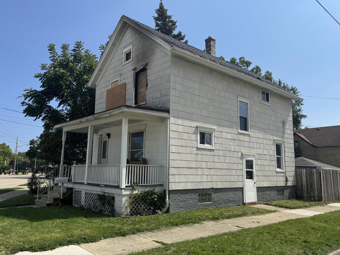 1339 Rapids Dr, Racine, WI 53404